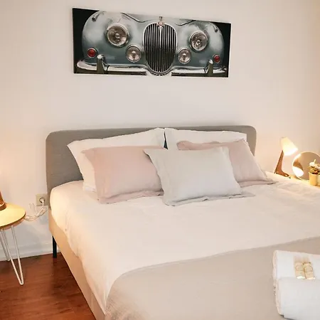 Covelo 1e Apartment